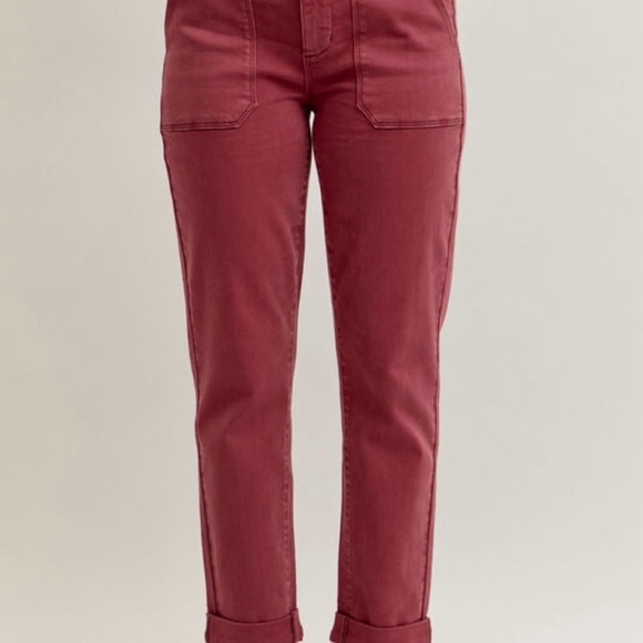 Judy Blue Denim - Judy Blue Women's Cropped Jeans in Deep Red. NWT